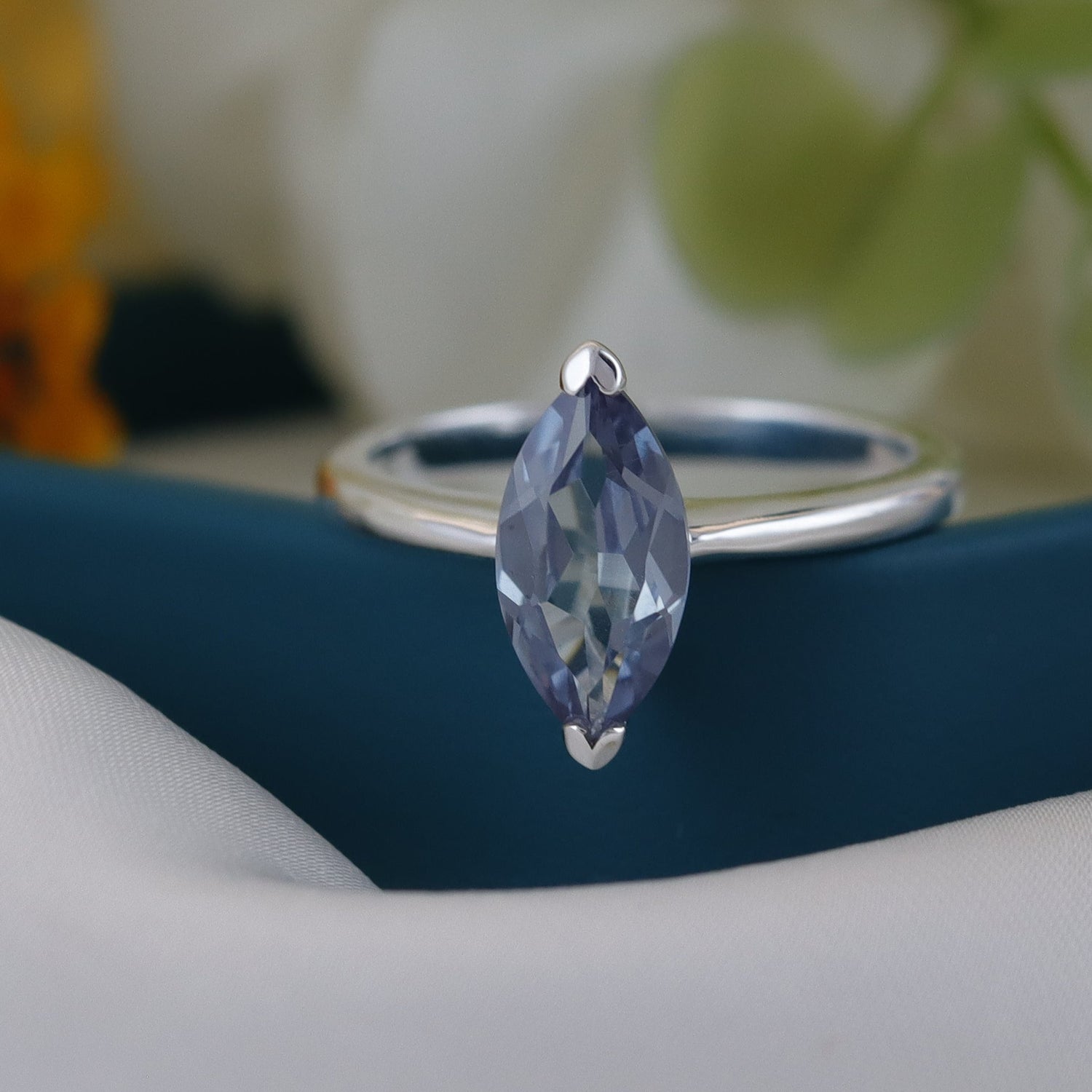 Blauer Marquise-Ring