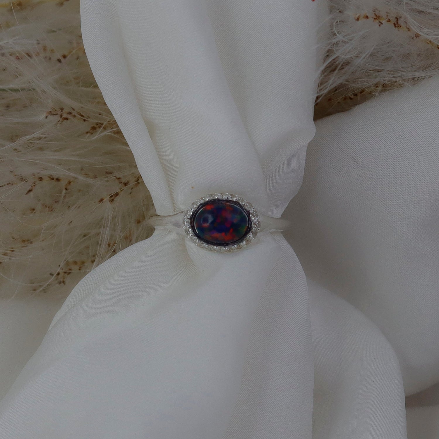 Mitternachts-Opal-Halo-Ring