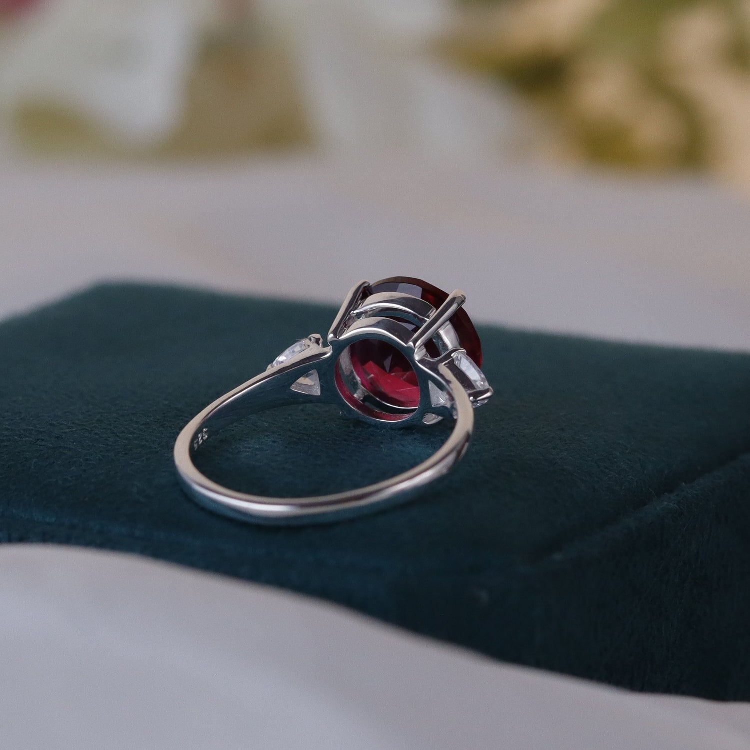 Rouge Lumière Ring